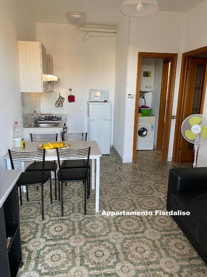 Aparthotel I Fiori Di Pietra Pietra Ligure Exterior foto